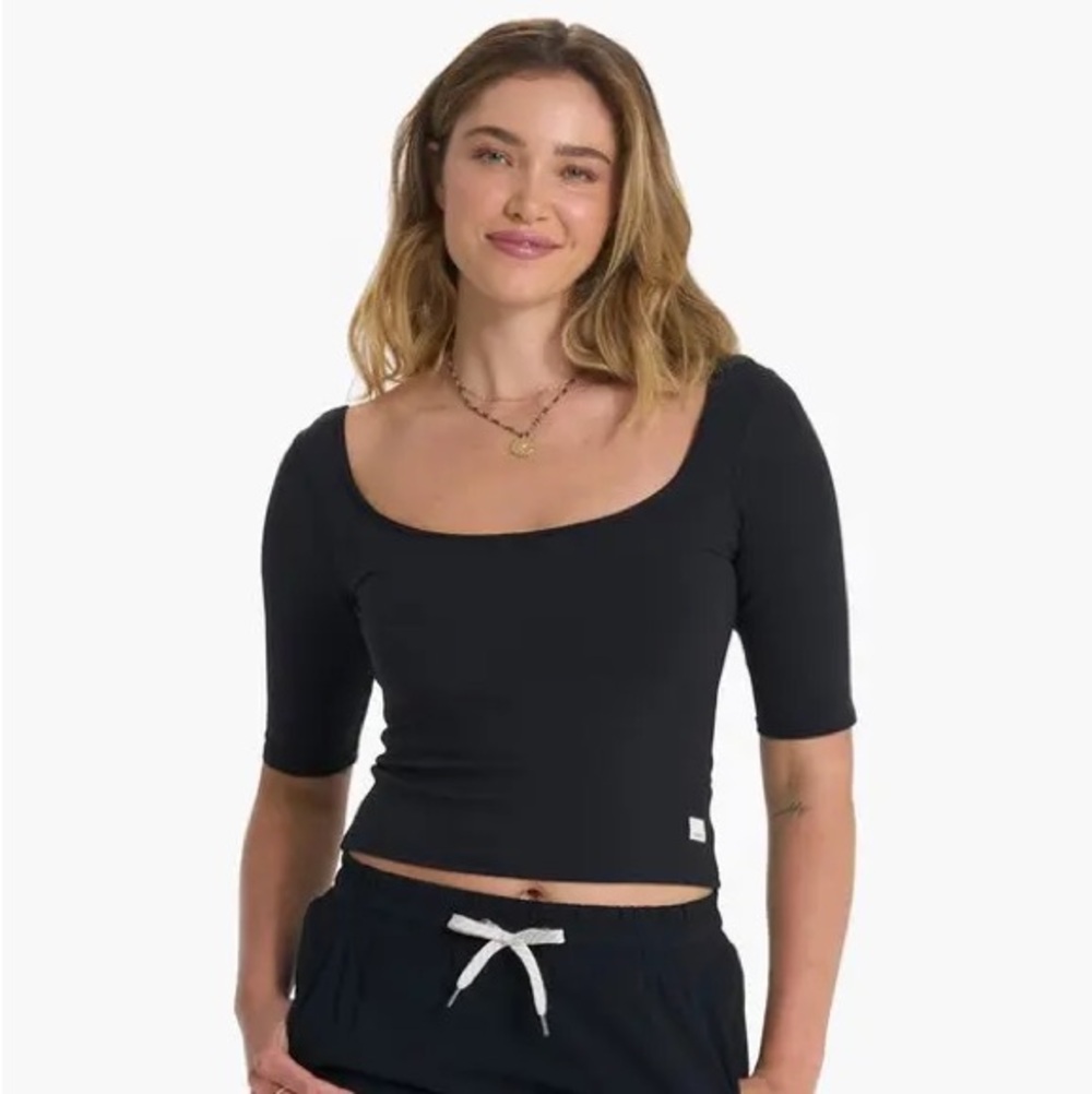 Vuori Black Avant Cropped Fit Women's Top Built In Bra Size Large